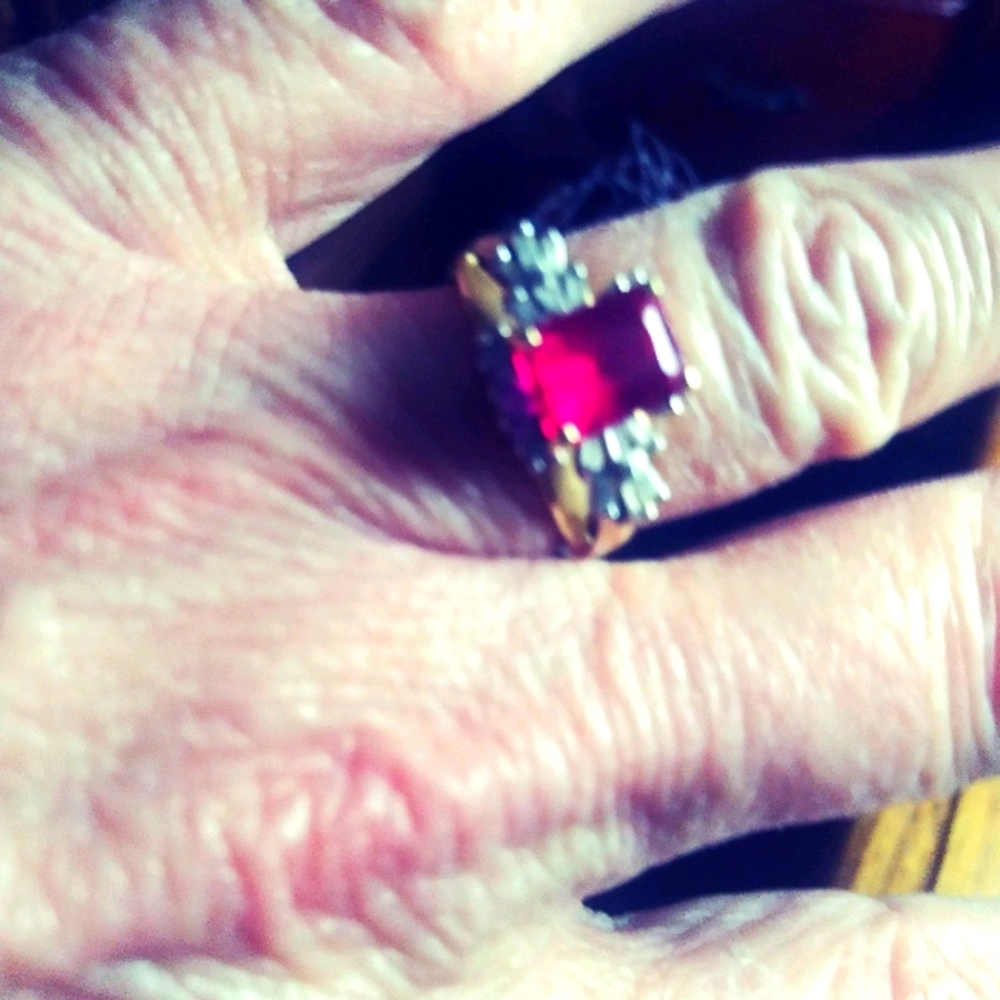 Beautiful 10 k diamond ring